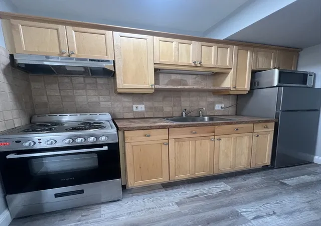 Homes for sale in Stoughton, MA | 84 Summer Ave #3, Stoughton, MA 02072 | MLS# 73549813