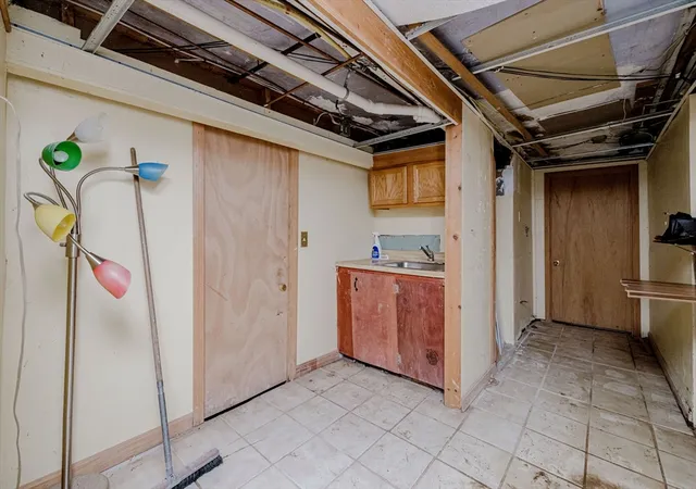 42nd image of 154 Mott St, Fall River, MA 02721 | MLS# 73545062