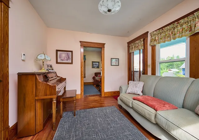 Homes for sale in Easthampton, MA | 52 Knipfer Ave, Easthampton, MA 01027 | MLS# 73526383