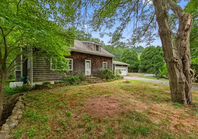 Photo 2 of Sale Pending at 166 Pine St, Manchester, MA 01944 | MLS# 73553789 | Listing updated on 2026-09-19