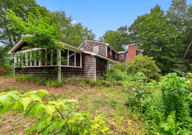 Photo 3 of Sale Pending at 166 Pine St, Manchester, MA 01944 | MLS# 73553789 | Listing updated on 2026-09-19