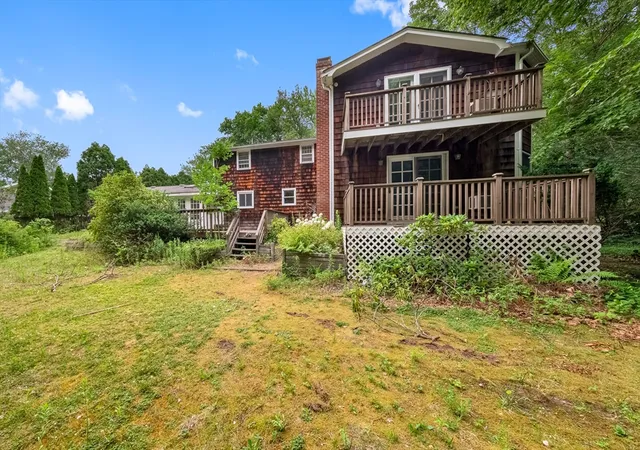 Photo 3 of Sale Pending at 166 Pine St, Manchester, MA 01944 | MLS# 73553789 | Listing updated on 2026-09-19