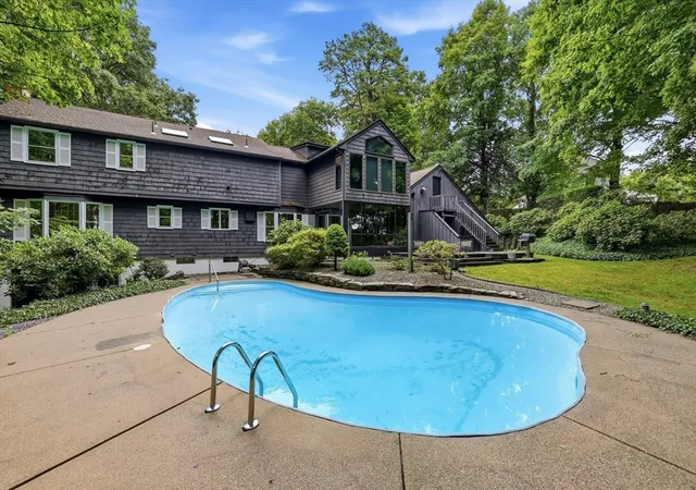 Photo 4 of Single family home for sale at 3 Hilltop Dr, Wilbraham, MA 01095 | MLS# 73555495 | Listing updated on 2026-09-16