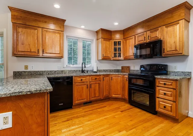 Photo 4 of Single family home for sale at 562 Mendon Rd, Sutton, MA 01590 | MLS# 73559533 | Listing updated on 2026-09-22