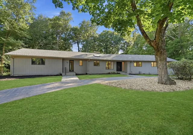 2nd image of 20 Longfellow Rd, Holyoke, MA 01040 | MLS# 73553848
