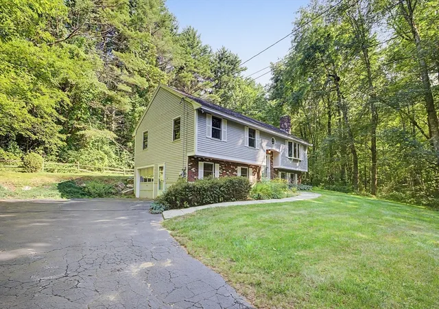 Photo 3 of Sale Pending at 354 New Boston Rd, Sturbridge, MA 01566 | MLS# 73561306 | Listing updated on 2026-09-10