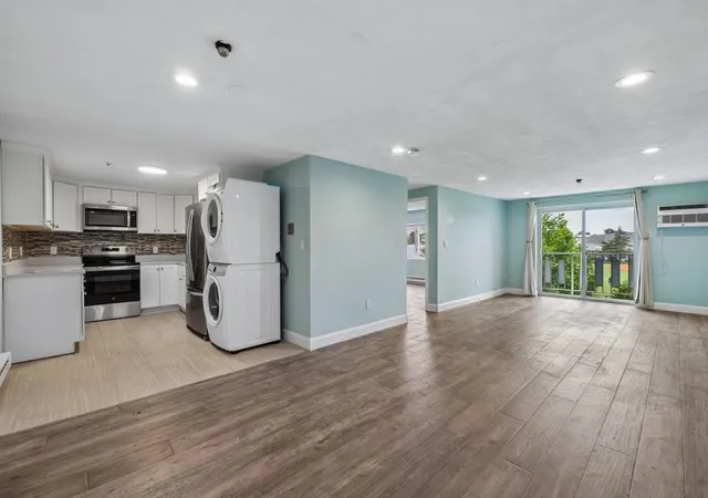 4th image of 33 Lodgen Ct, Malden, MA 02148