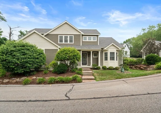 3rd image of 3 Mcgill Ct, Hopkinton, MA 01748 | MLS# 73558539