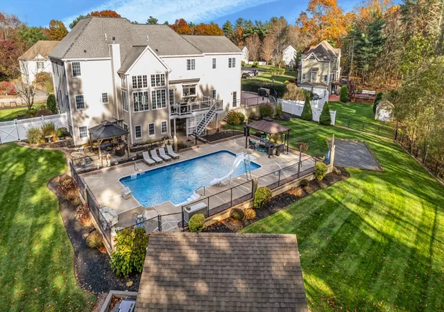 2nd image of 394 Mohawk Rd, Raynham, MA 02767 | MLS# 73537437