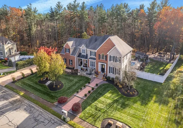 3rd image of 394 Mohawk Rd, Raynham, MA 02767 | MLS# 73537437