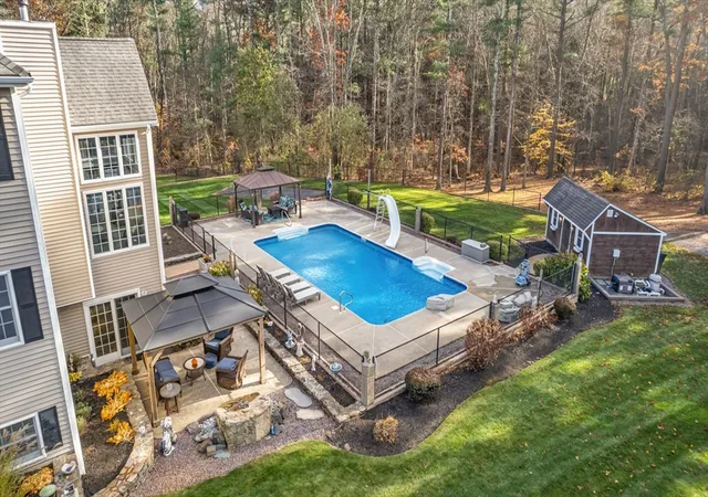 5th image of 394 Mohawk Rd, Raynham, MA 02767 | MLS# 73537437