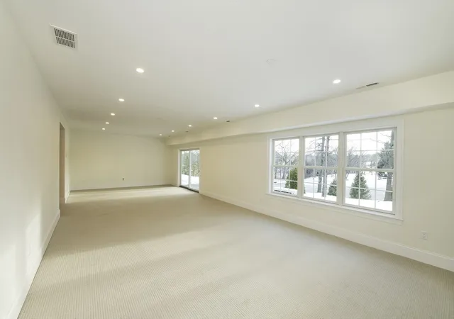 2nd image of 21 Clubview Dr, Andover, MA 01810