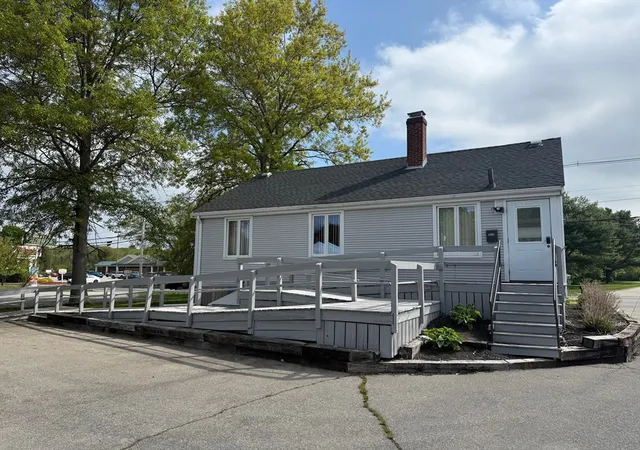 3rd image of 561 County St, Taunton, MA 02780 | MLS# 73526616