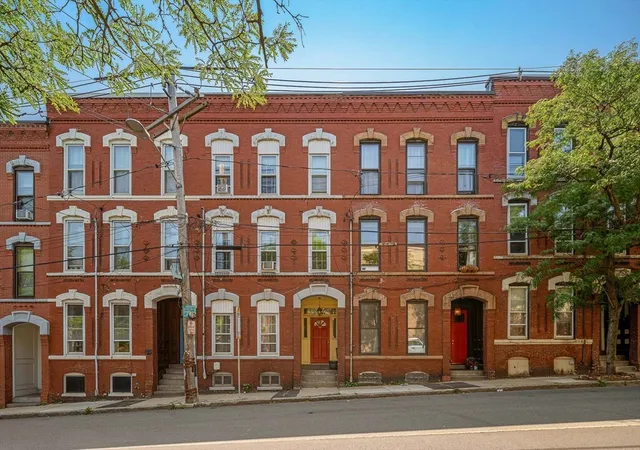 Homes for sale in Chelsea, MA | 60 Beacon St #1, Chelsea, MA 02150 | MLS# 73545924