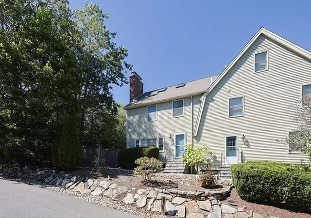 1st image of 26 Pleasant St #B, Wellesley, MA 02482 | MLS# 73551418