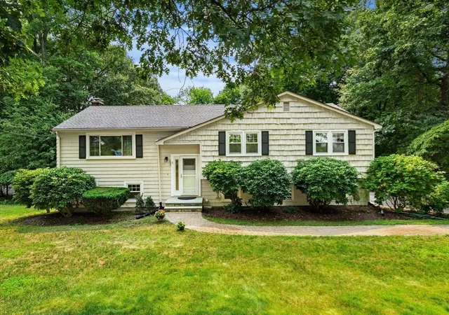 29th image of 15 Crestwood Dr, Framingham, MA 01701 | MLS# 73550787