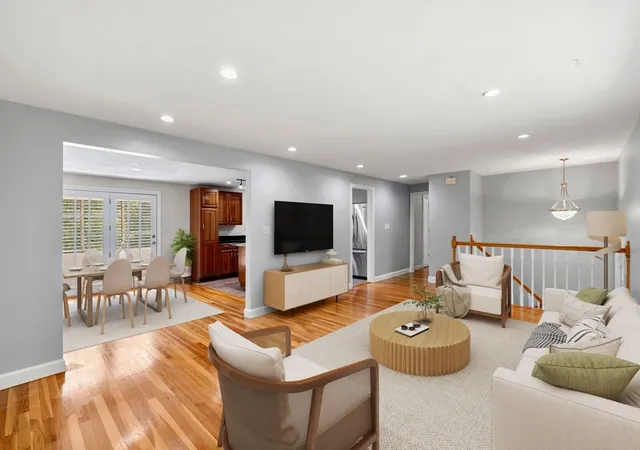 5th image of 15 Crestwood Dr, Framingham, MA 01701 | MLS# 73550787