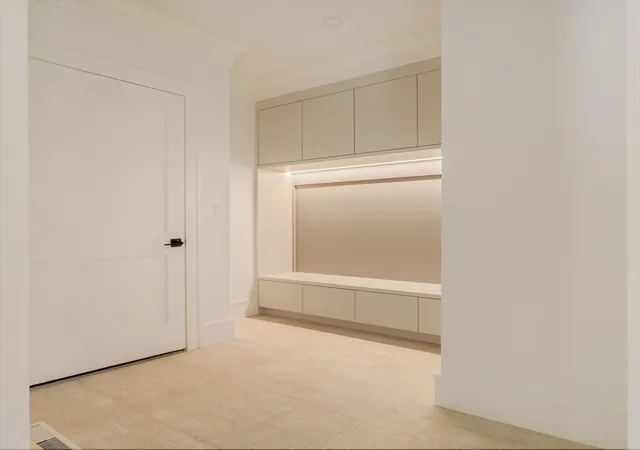 38th image of 71 Walpole St, Dover, MA 02030 | MLS# 73509870