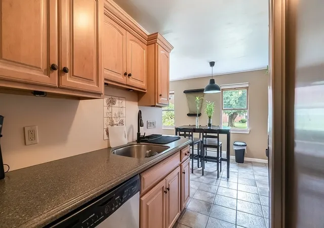 4th image of 288 Regency Park Dr #288, Agawam, MA 01001 | MLS# 73519074