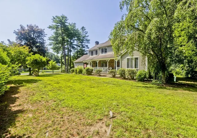 3rd image of 82 Pilgrim Rd, East Longmeadow, MA 01028 | MLS# 73556924