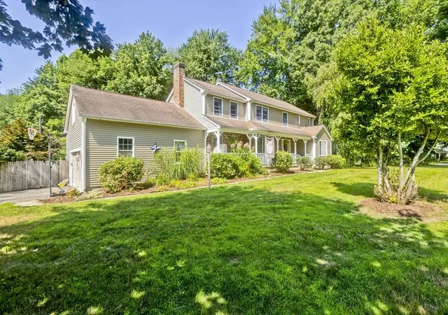 4th image of 82 Pilgrim Rd, East Longmeadow, MA 01028 | MLS# 73556924