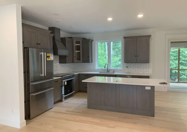 4th image of 17 Stone Ridge Dr, Florence, MA 01062 | MLS# 73537848