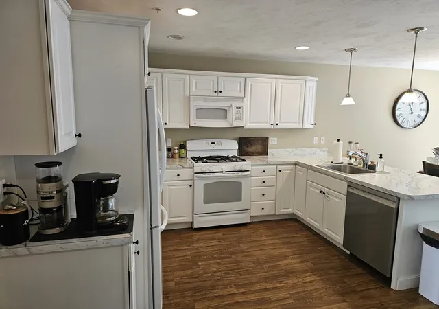 Listing Photo 5 - Condo for sale in building located at 45 Longview Cir, Ayer, MA 01432 - Unit #B
