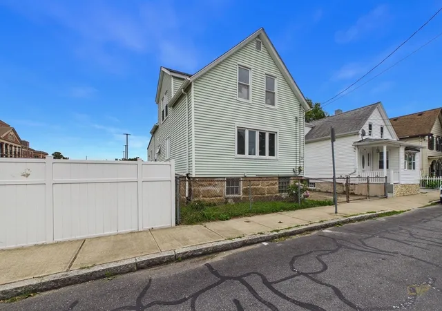 2nd image of 250 Chancery St, New Bedford, MA 02740 | MLS# 73554055