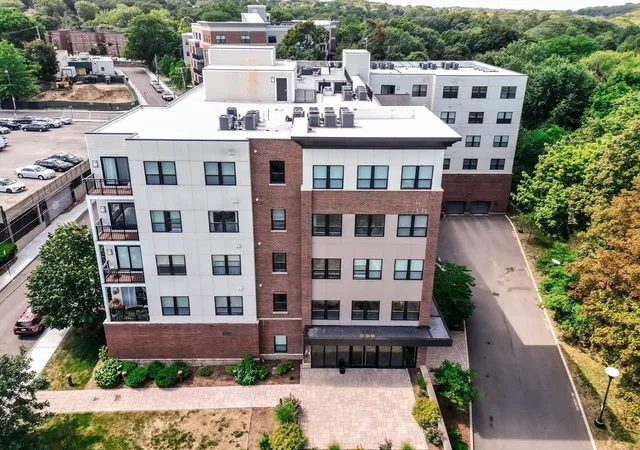 2nd image of 999 Hancock St #202, Quincy, MA 02169 | MLS# 73565381
