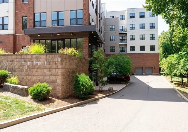 3rd image of 999 Hancock St #202, Quincy, MA 02169 | MLS# 73565381