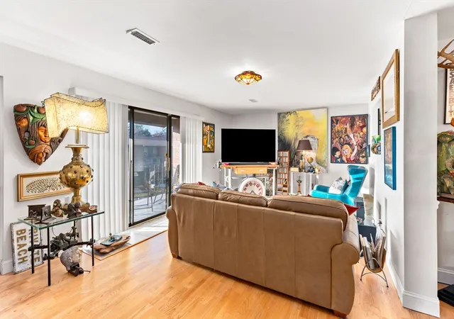 3rd image of 221 Oak Street #4-31, Brockton, MA 02301 | MLS# 73528447