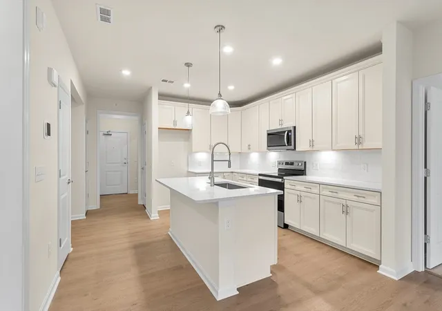 Homes for sale in Westborough, MA | 5 Peters Farm Way #410, Westborough, MA 01581 | MLS# 73545926