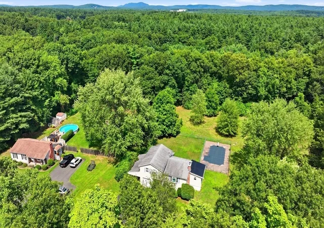 3rd image of 297 Montgomery Road, Westfield, MA 01085 | MLS# 73556403