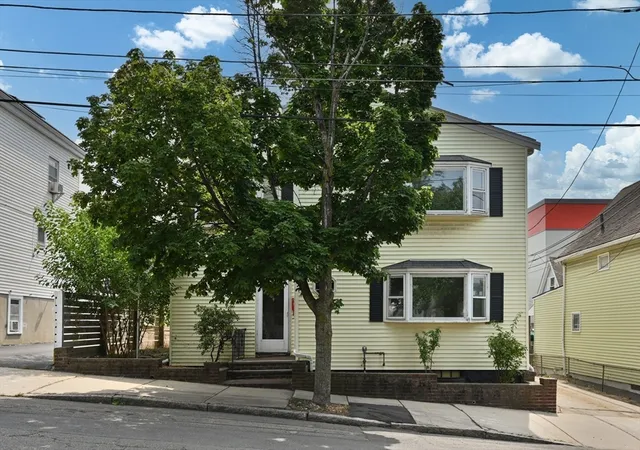 Photo 3 of Sale Pending at 4 Winter St, Everett, MA 02149 | MLS# 73550709 | Listing updated on 2026-09-14