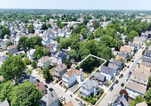 4th image of 321 Arnold St, New Bedford, MA 02740 | MLS# 73549050