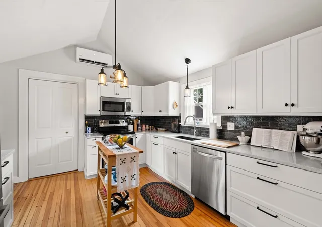 Homes for sale in Amesbury, MA | 45 Whitehall Rd, Amesbury, MA 01913 | MLS# 73546317