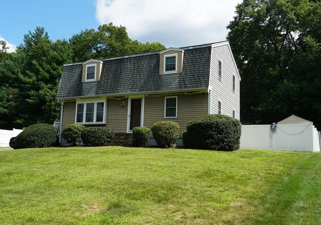 Photo 3 of Single family home for sale at 492 Kingman St, East Taunton, MA 02718 | MLS# 73566311 | Listing updated on 2026-09-05
