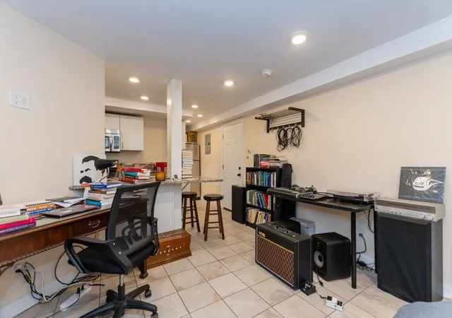 2nd image of 373 375 Broadway #2B, Cambridge, MA 02139 | MLS# 73553479