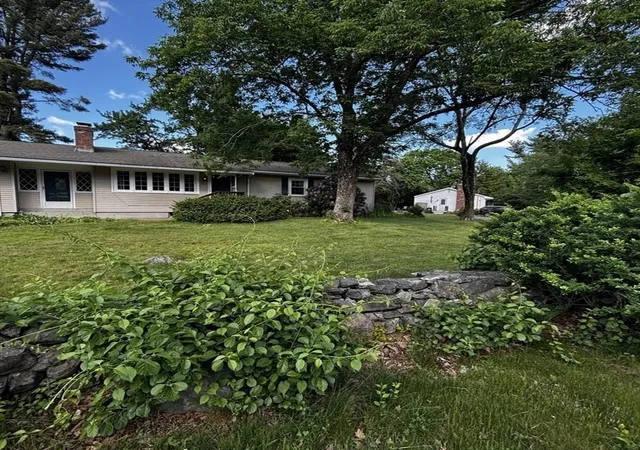 2nd image of 164 W Bacon St, Plainville, MA 02762 | MLS# 73522299