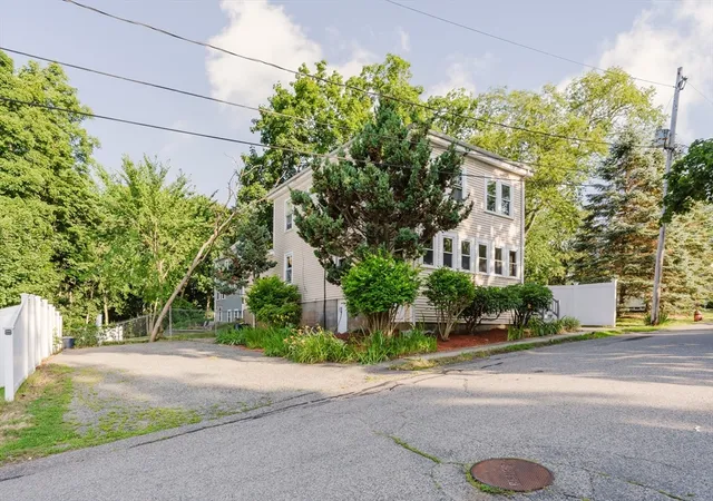 4th image of 75 Hammond St, Bridgewater, MA 02324 | MLS# 73548308