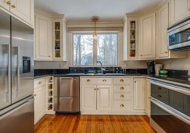5th image of 697 Florence Road, Florence, MA 01062 | MLS# 73473297