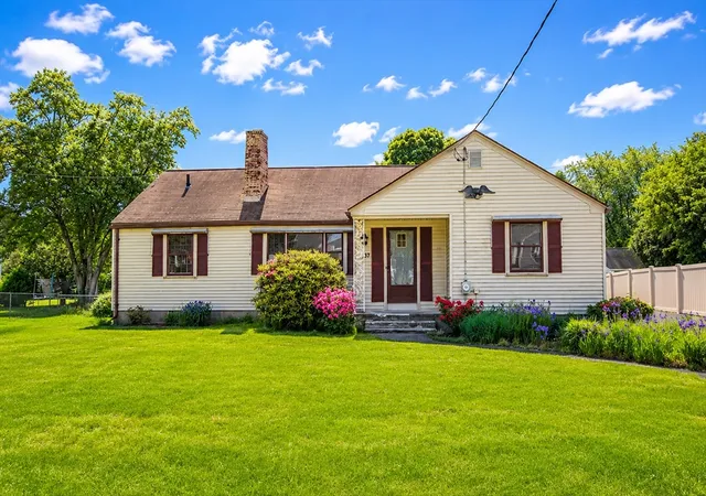 Homes for sale in Agawam, MA | 37 Senator Ave, Agawam, MA 01001 | MLS# 73532622