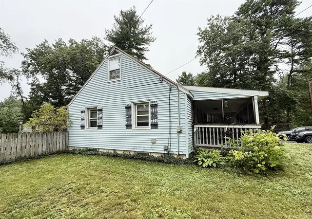 Photo 3 of Single family home for sale at 28 Skipper Ln, Westfield, MA 01085 | MLS# 73565764 | Listing updated on 2026-09-18