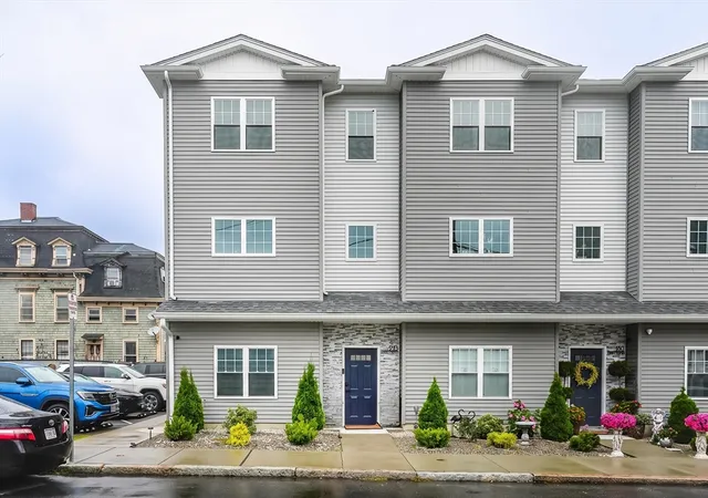 1st image of 550 Spring St, Fall River, MA 02721