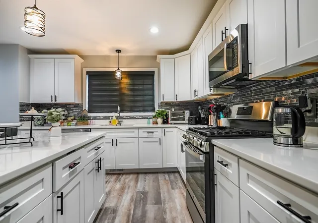 3rd image of 550 Spring St, Fall River, MA 02721