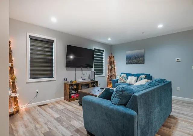 4th image of 550 Spring St, Fall River, MA 02721
