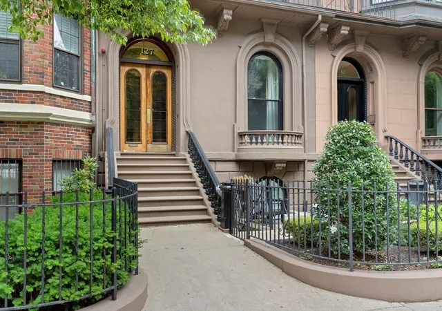 3rd image of 127 Beacon St, Boston, MA 02116