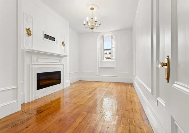 5th image of 127 Beacon St, Boston, MA 02116