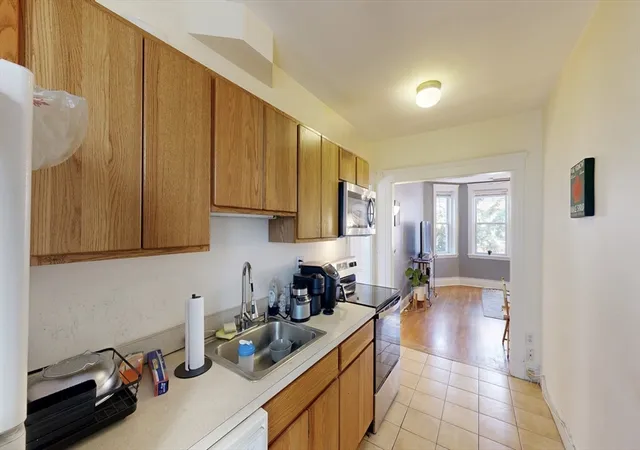 5th image of 19 Short St, Brookline, MA 02446