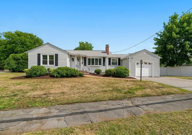 1st image of 4 Abbott Rd, Waltham, MA 02452 | MLS# 73556254